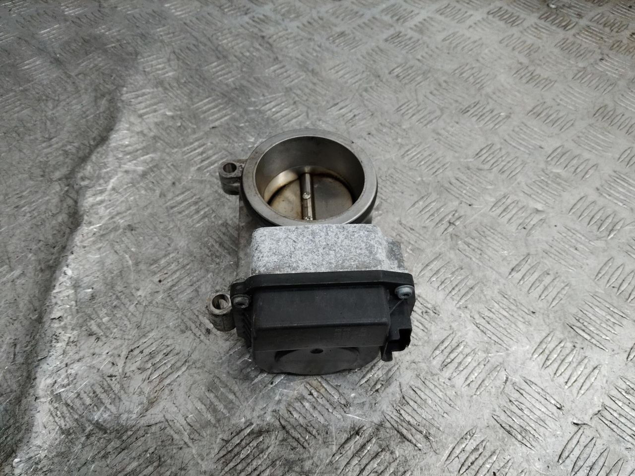 заслонка дроссельная Renault Duster 1 поколение 2013, 2.0 л., бензин, 8200063652