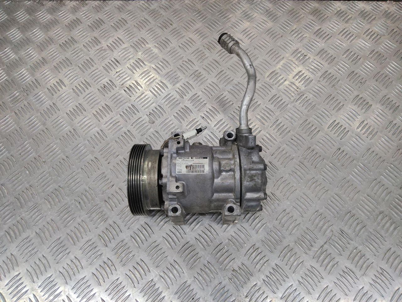 компрессор кондиционера Renault Duster 1 поколение 2011, 8200866440