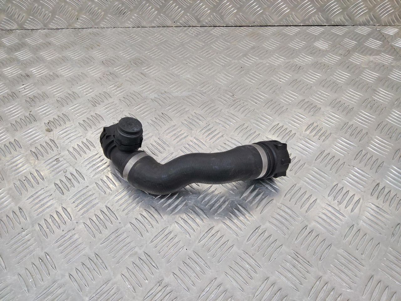 патрубок радиатора BMW 5 серия F07/F10/F11 2010, 3.0 л., дизель, 7800101