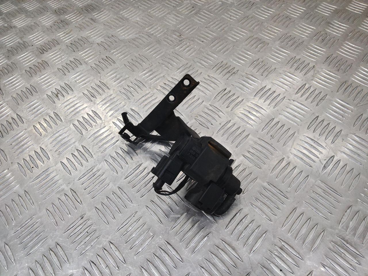 электромагнитный клапан Audi A6 4F/C6 2006, 3.0 л., дизель, 059906628