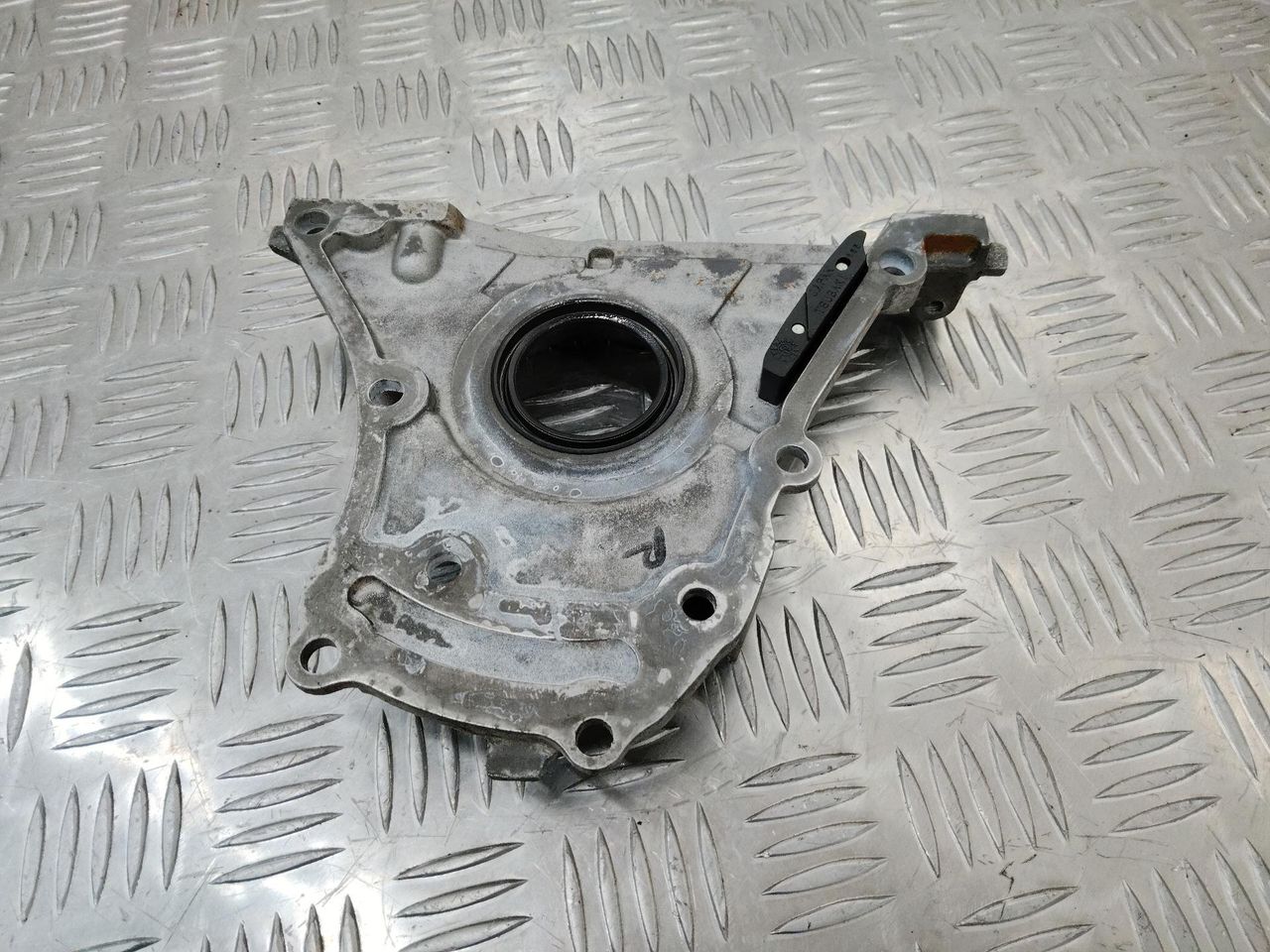 крышка двигателя передняя Renault Duster 2 поколение 2021, 2.0 л., бензин, 135116136R