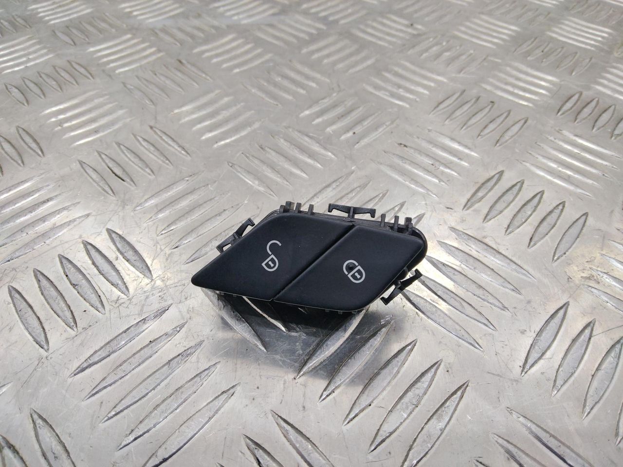 кнопка центрального замка Mercedes-Benz C-Класс W205/S205/C205 2016, A2059055151