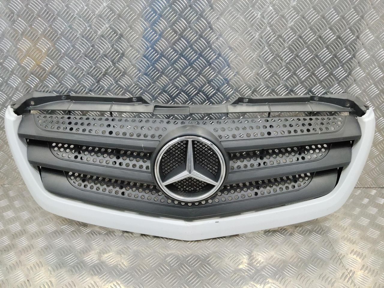 решетка радиатора Mercedes-Benz Sprinter 2 поколение [рестайлинг] (W906) 2015, A9068800785, A9068800885