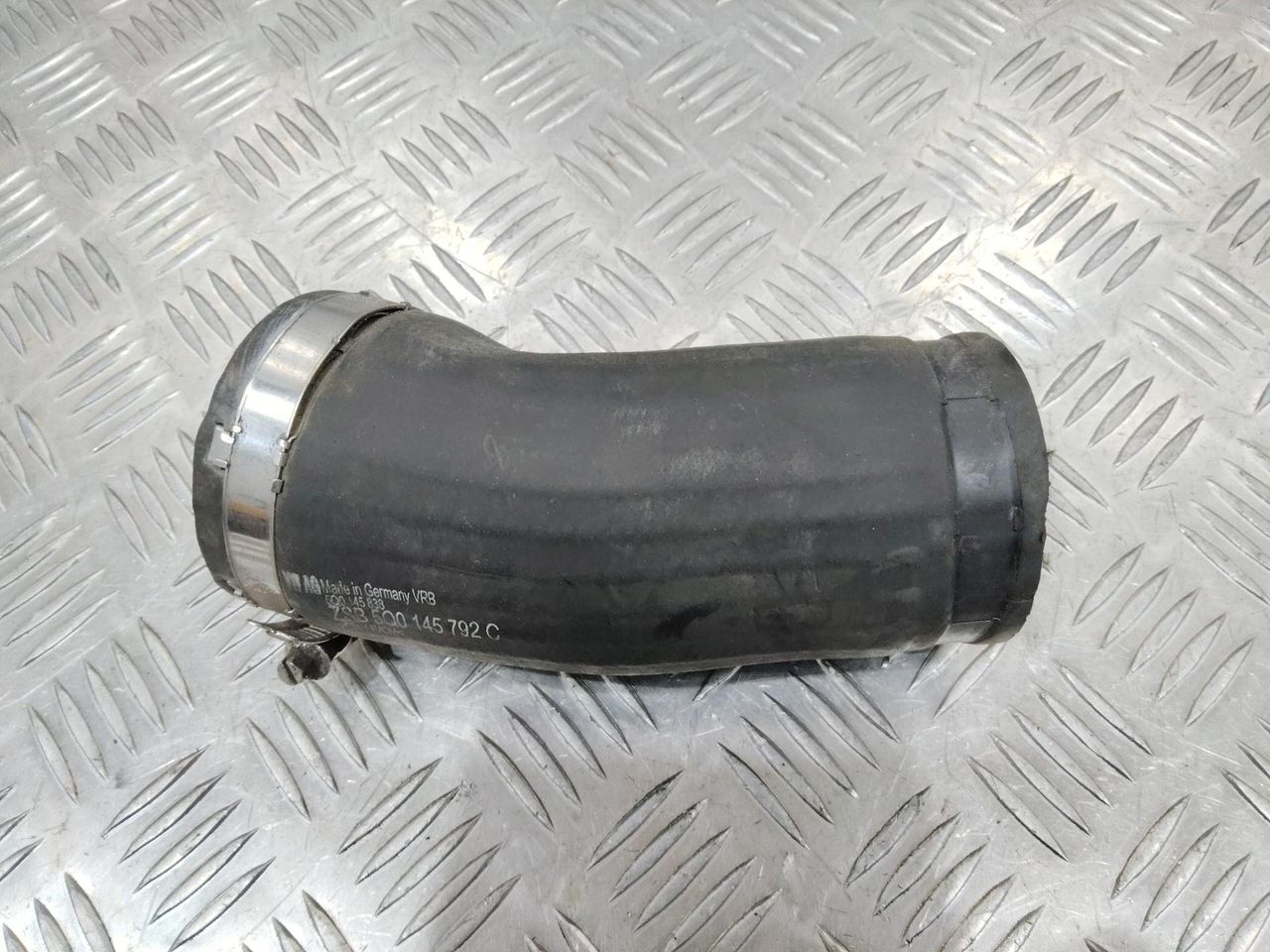 патрубок интеркулера Volkswagen Golf 7 поколение 2013, 2.0 л., бензин, 5Q0145792C