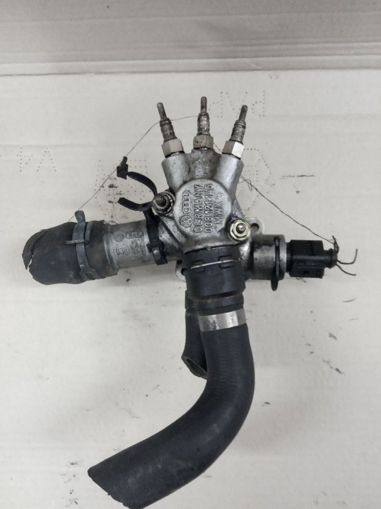фланец (тройник) системы охлаждения Volkswagen Passat B6 2005, 2.0 л., дизель, АКПП, седан, 038131145