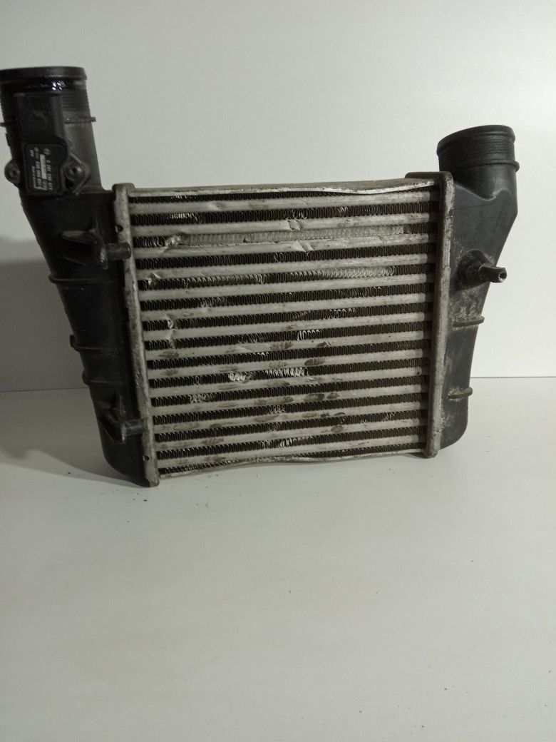 интеркулер Audi A4 B7 2006, 2.0 л., дизель, 8E0145805AA