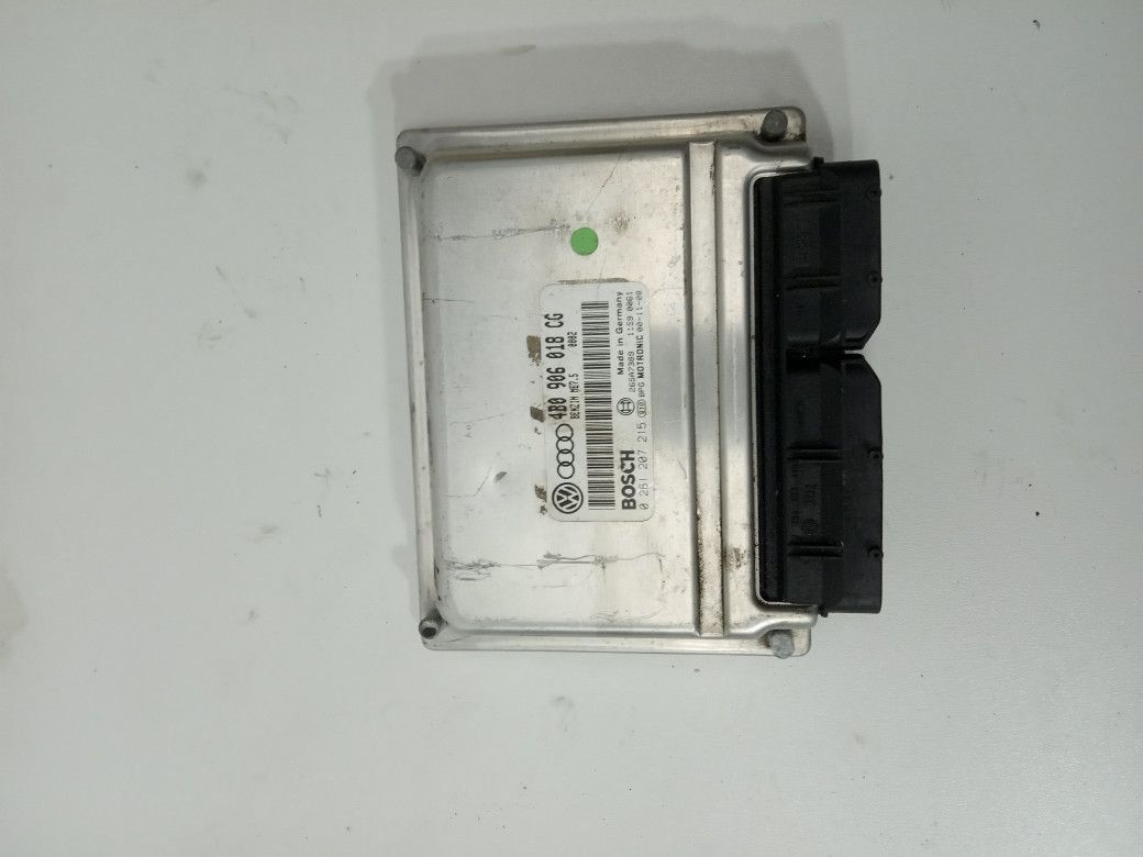 блок управления двигателем Volkswagen Passat B5 1999, 1.8 л., бензин, седан, 4B0906018CG, 0261207215