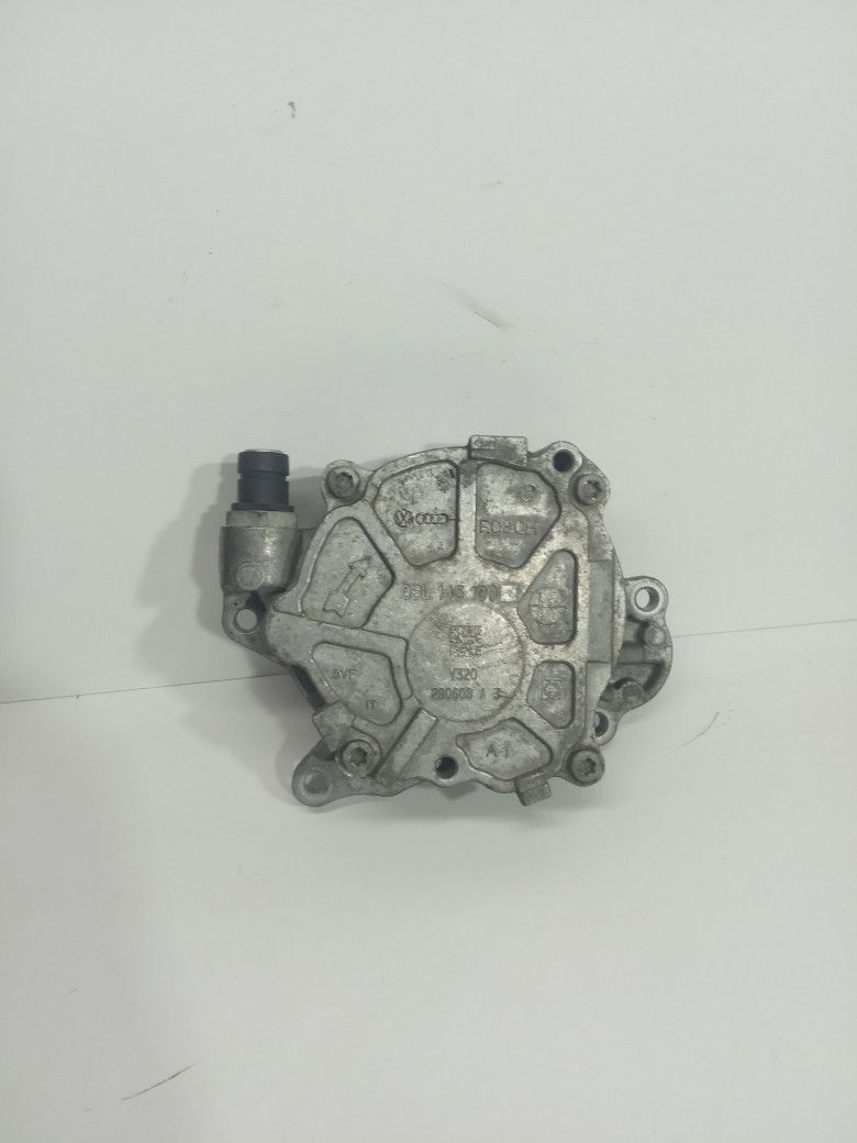 насос вакуумный Volkswagen Passat B6 2009, 2.0 л., дизель, 03L145100F, 03L145100