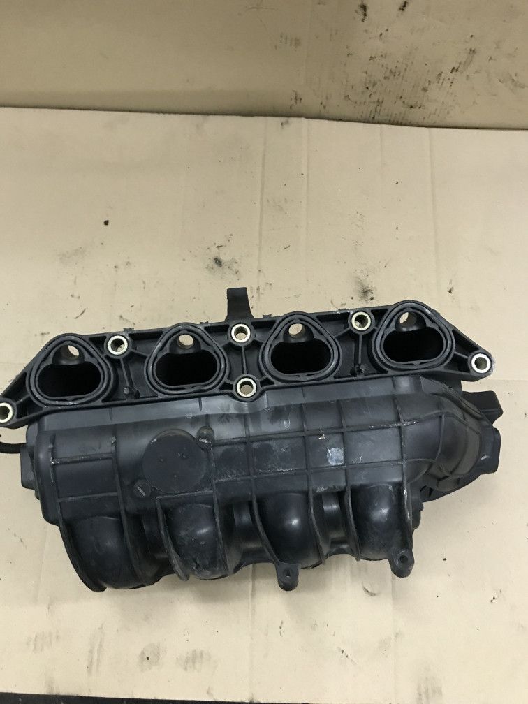 коллектор впускной Volkswagen Golf 4 поколение 2003, 1.6 л., бензин, МКПП, хетчбэк 5 дв., 036129711FF