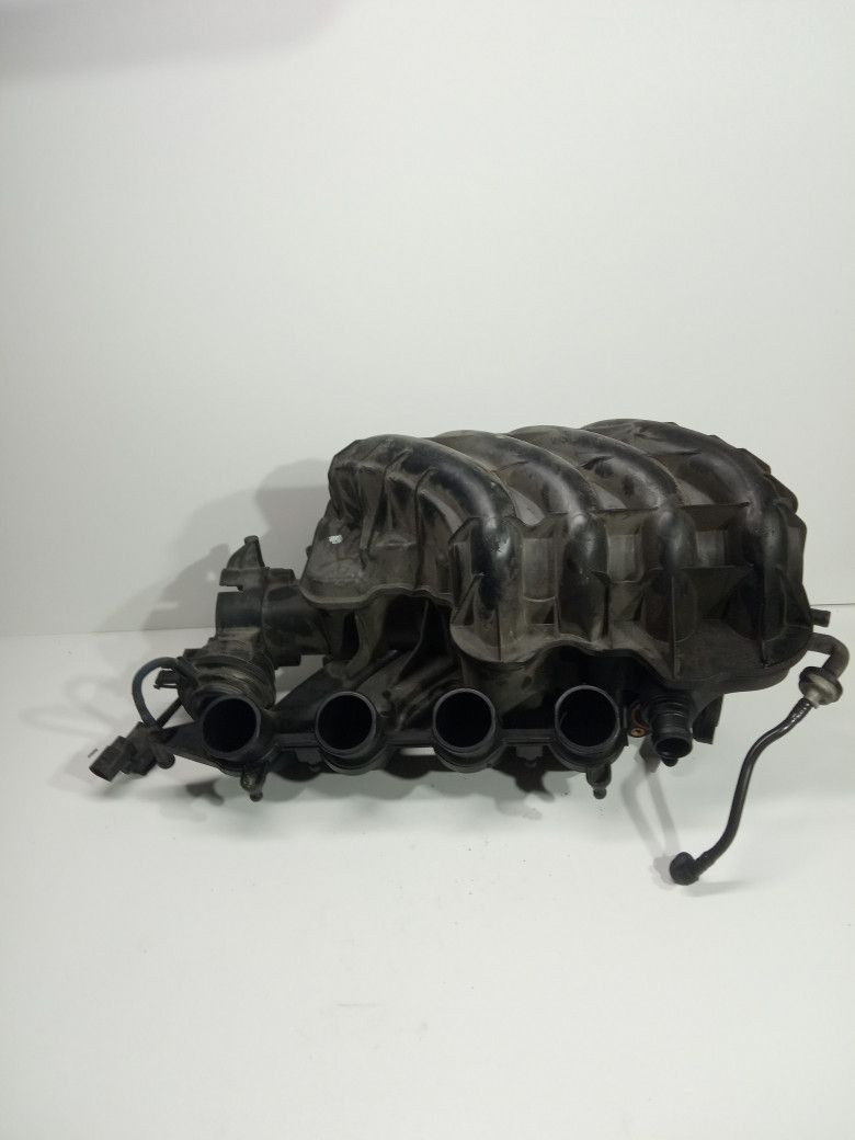 коллектор впускной Skoda Octavia 2 поколение (A5) 2006, 2.0 л., бензин, МКПП, хетчбэк 5 дв., 06F133210P, 06F133210K