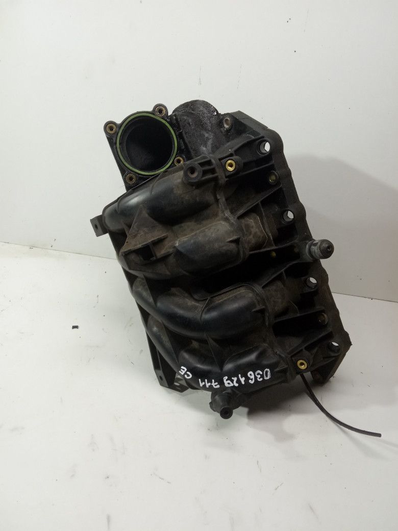 коллектор впускной Volkswagen Golf 4 поколение 1999, 1.4 л., бензин, хетчбэк 5 дв., 036129711CE