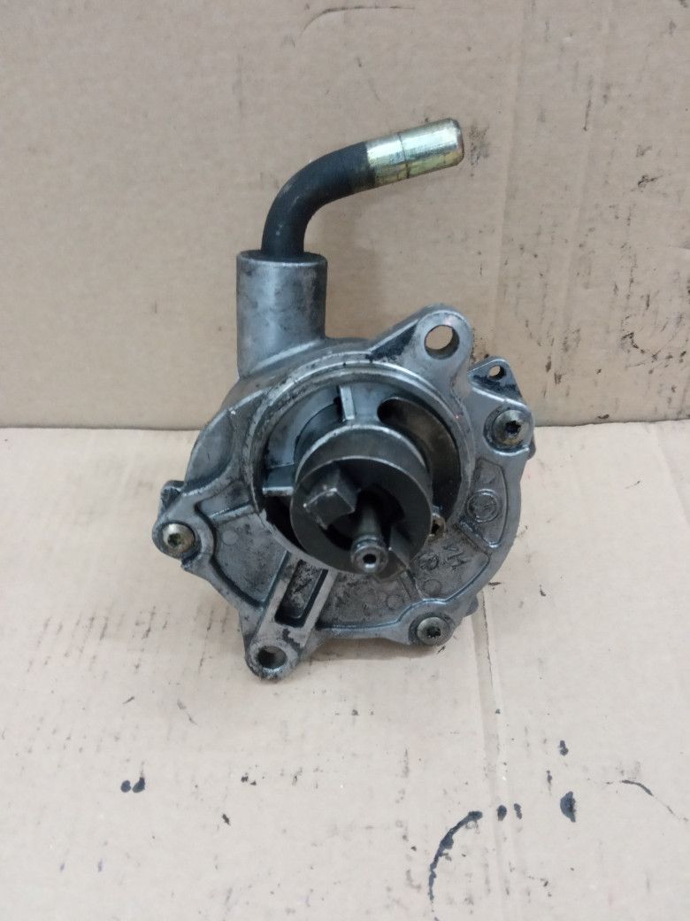 насос вакуумный Mercedes-Benz Vito W638 2002, 2.2 л., АКПП, A6112300165