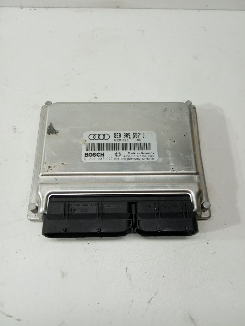 блок управления двигателем Audi A4 B6 2003, 2.0 л., бензин, седан, 8E0909557J, 0261207977