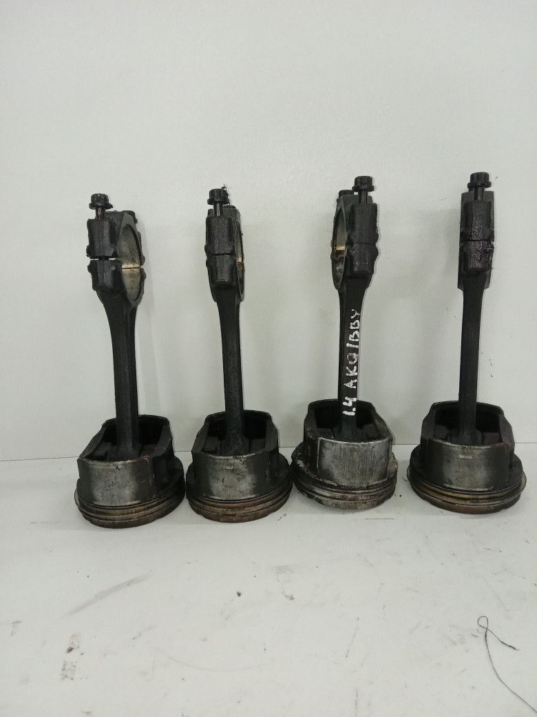 поршень Volkswagen Golf 4 поколение 1999, 1.4 л., бензин, хетчбэк 5 дв., 032F