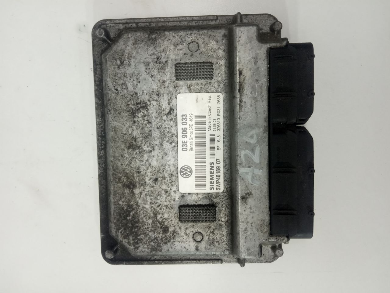 блок управления двигателем Volkswagen Polo 4 поколение 2003, 1.2 л., бензин, 03E906033, 5WP4018907