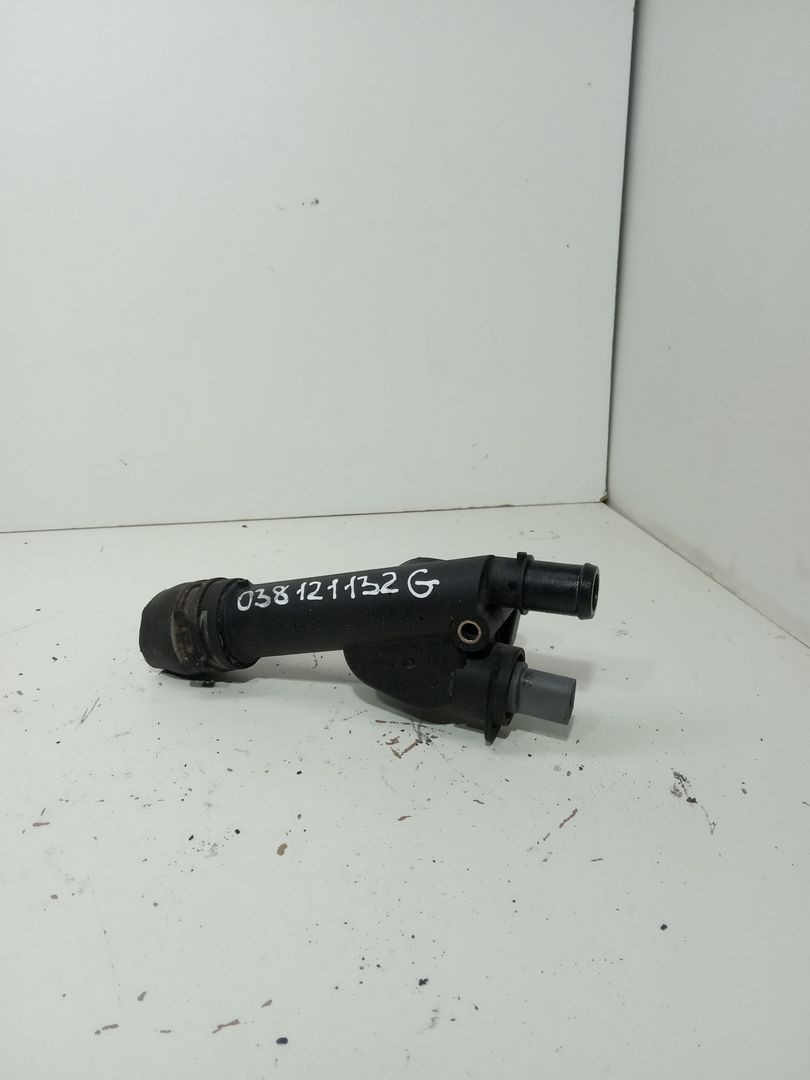 фланец (тройник) системы охлаждения Volkswagen Passat B6 2007, 2.0 л., дизель, 038121132G
