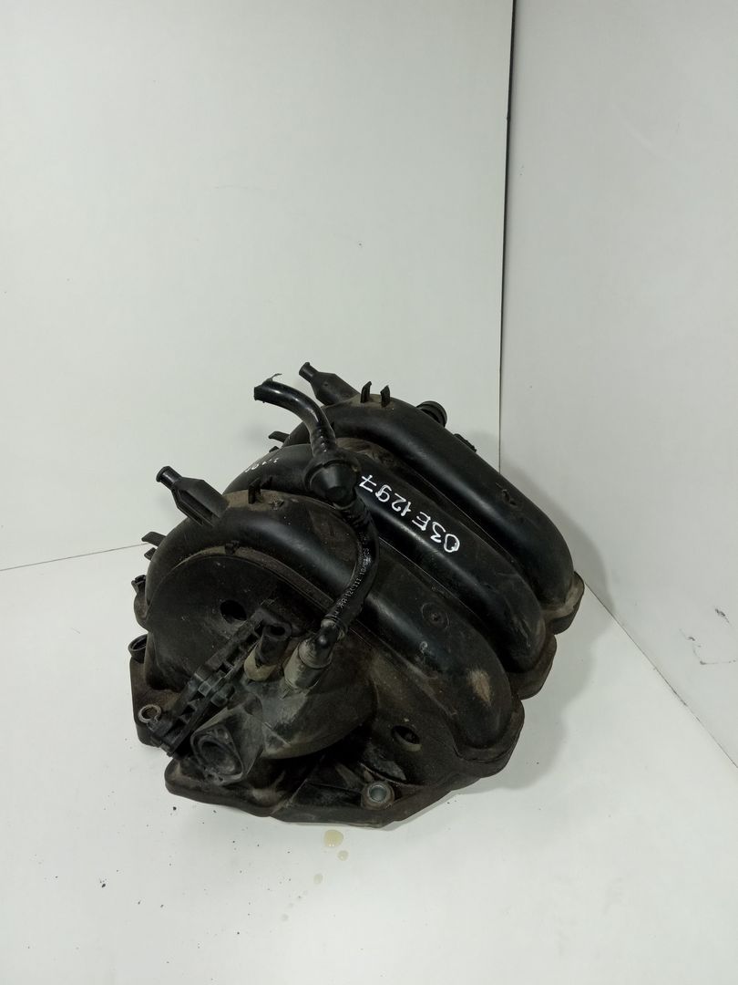 коллектор впускной Volkswagen Polo 4 поколение 2001, 1.2 л., бензин, 03E129711D