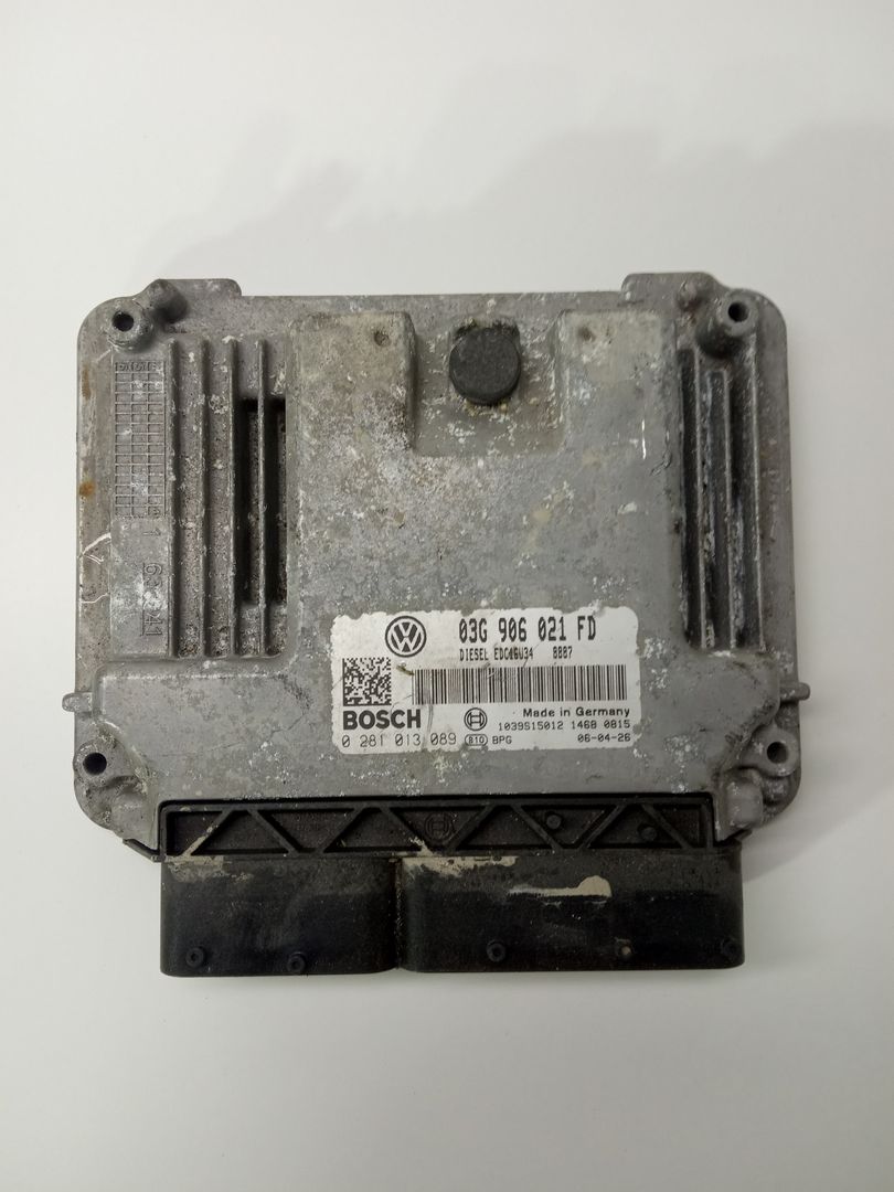 блок управления двигателем Volkswagen Golf 5 поколение 2009, 1.9 л., дизель, 03G906021FD, 0281013089