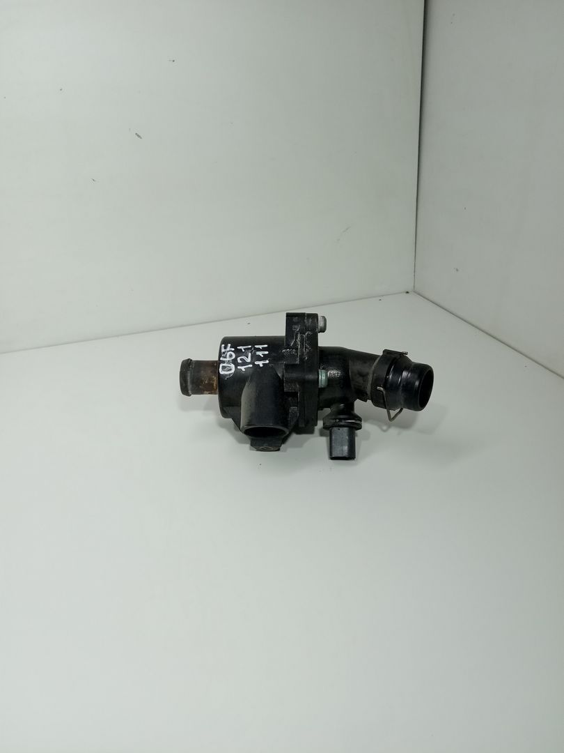корпус термостата Volkswagen Passat B6 2005, 2.0 л., бензин, 06F121111