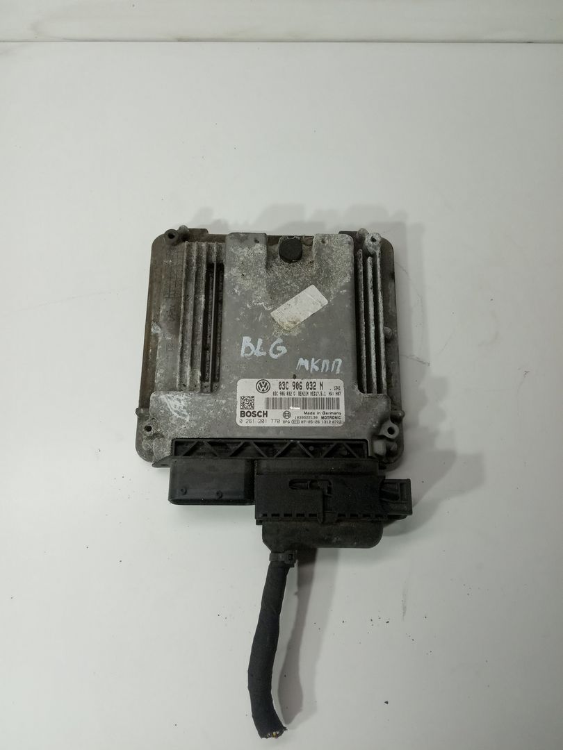 блок управления двигателем Volkswagen Golf 5 поколение 2008, 1.4 л., бензин, МКПП, 03C906032N, 03C906032C, 0261201770