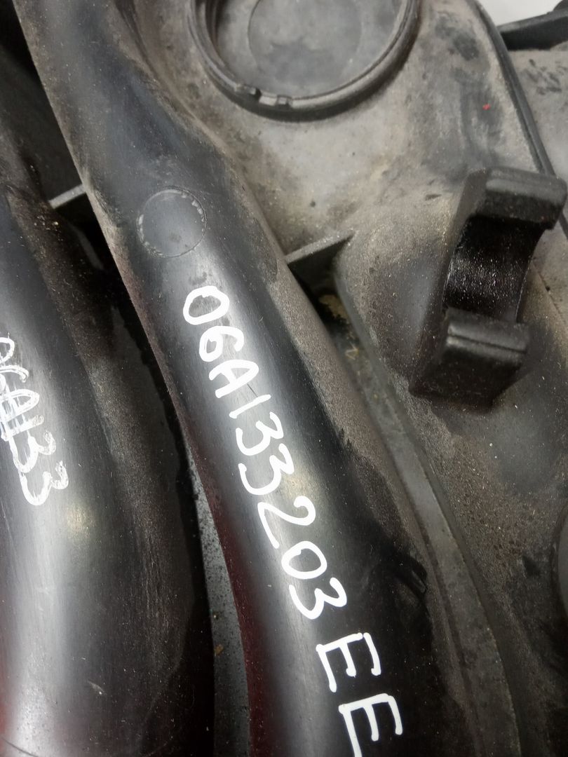 коллектор впускной Volkswagen Jetta 4 поколение 2005, 2.0 л., бензин, 06A133203EE, 06A133204