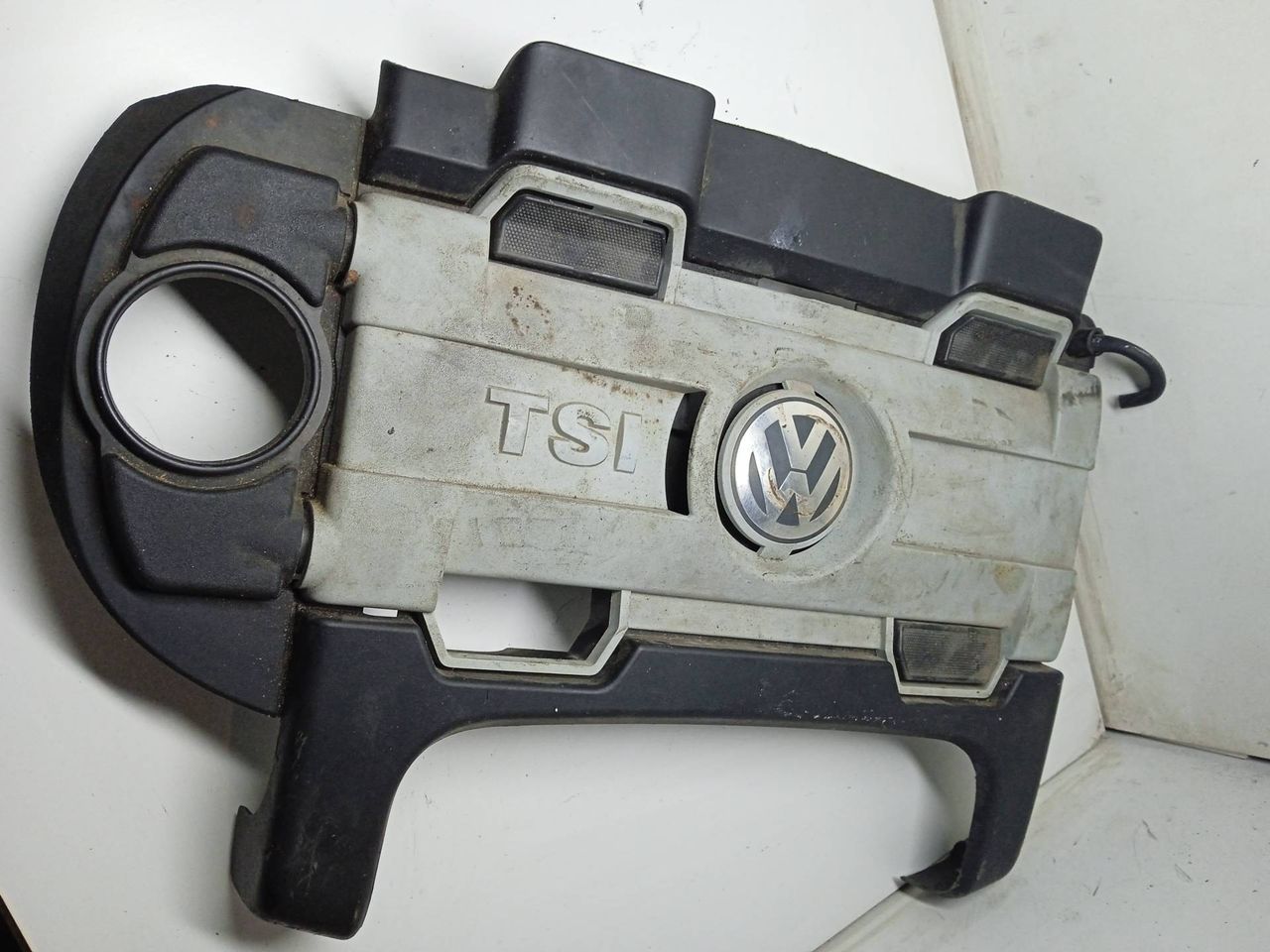 декоративная крышка двигателя Volkswagen Golf 5 поколение (2003 - 2009), 1.4 л., бензин, 03C103925J