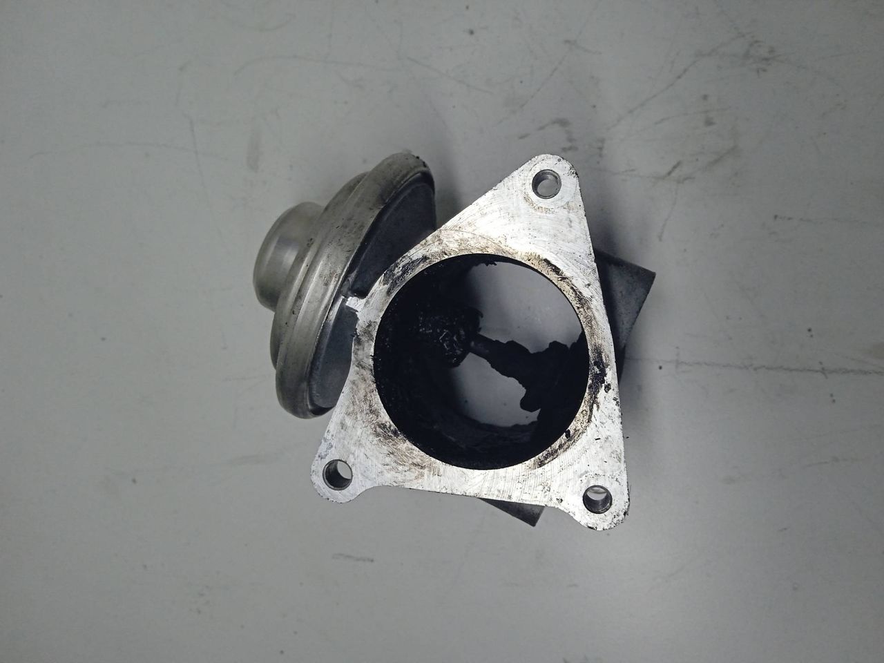 клапан EGR Volkswagen Golf 5 поколение 2007, 2.0 л., дизель, 038131501AN