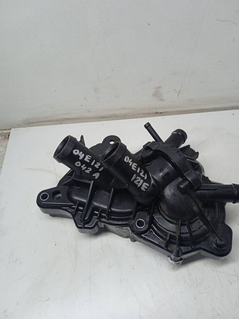 помпа Volkswagen Golf 7 поколение 2015, 1.4 л., бензин, 04E121042A, 04E121121E