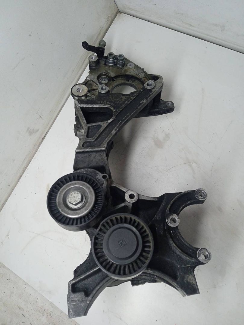 кронштейн генератора Audi A4 B8/8K [рестайлинг] 2011, 2.0 л., дизель, 03L903143H