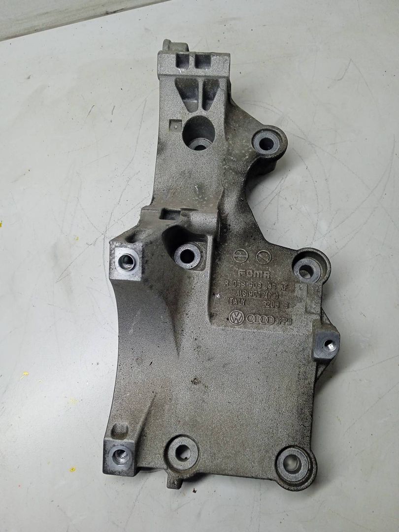 кронштейн генератора Volkswagen Passat B6 2009, 1.9 л., дизель, седан, 038903143AF