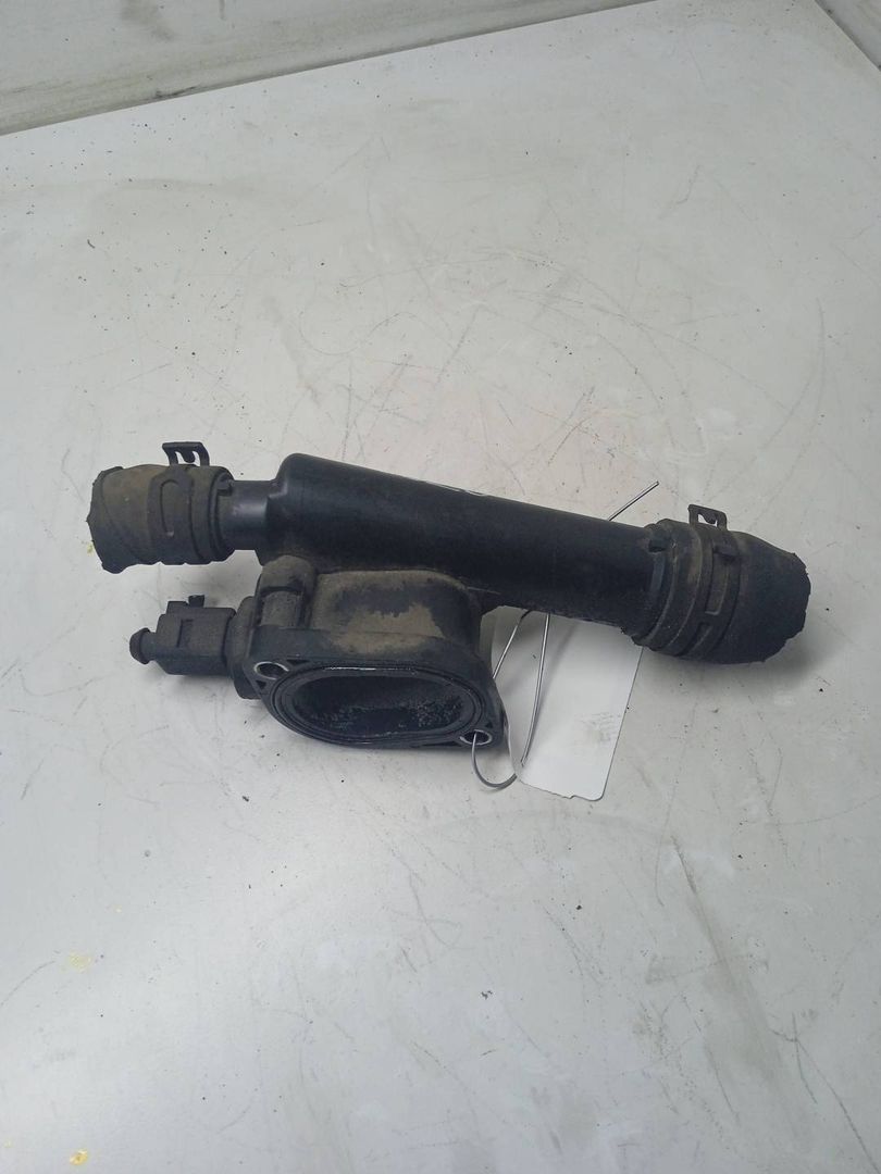 фланец (тройник) системы охлаждения Volkswagen Caddy 3 поколение 2004, 1.9 л., дизель, 03G121132B