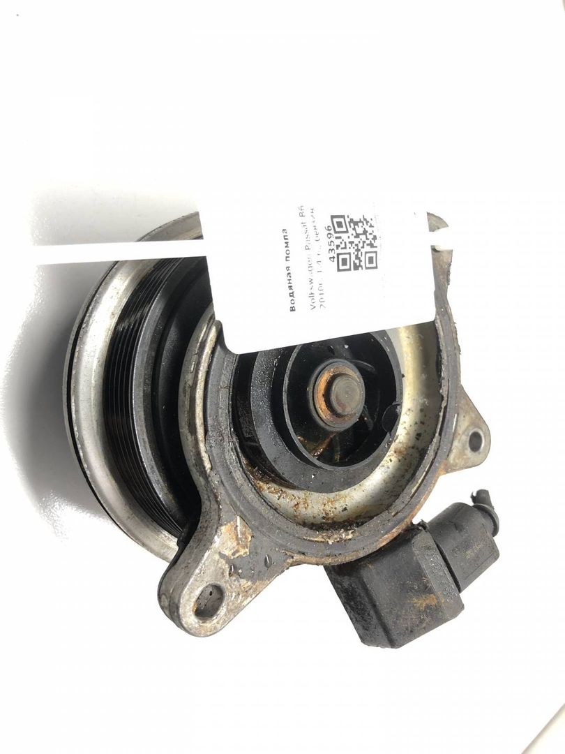 помпа Volkswagen Passat B6 2010, 1.4 л., бензин, 03C880727D, 03C121004J