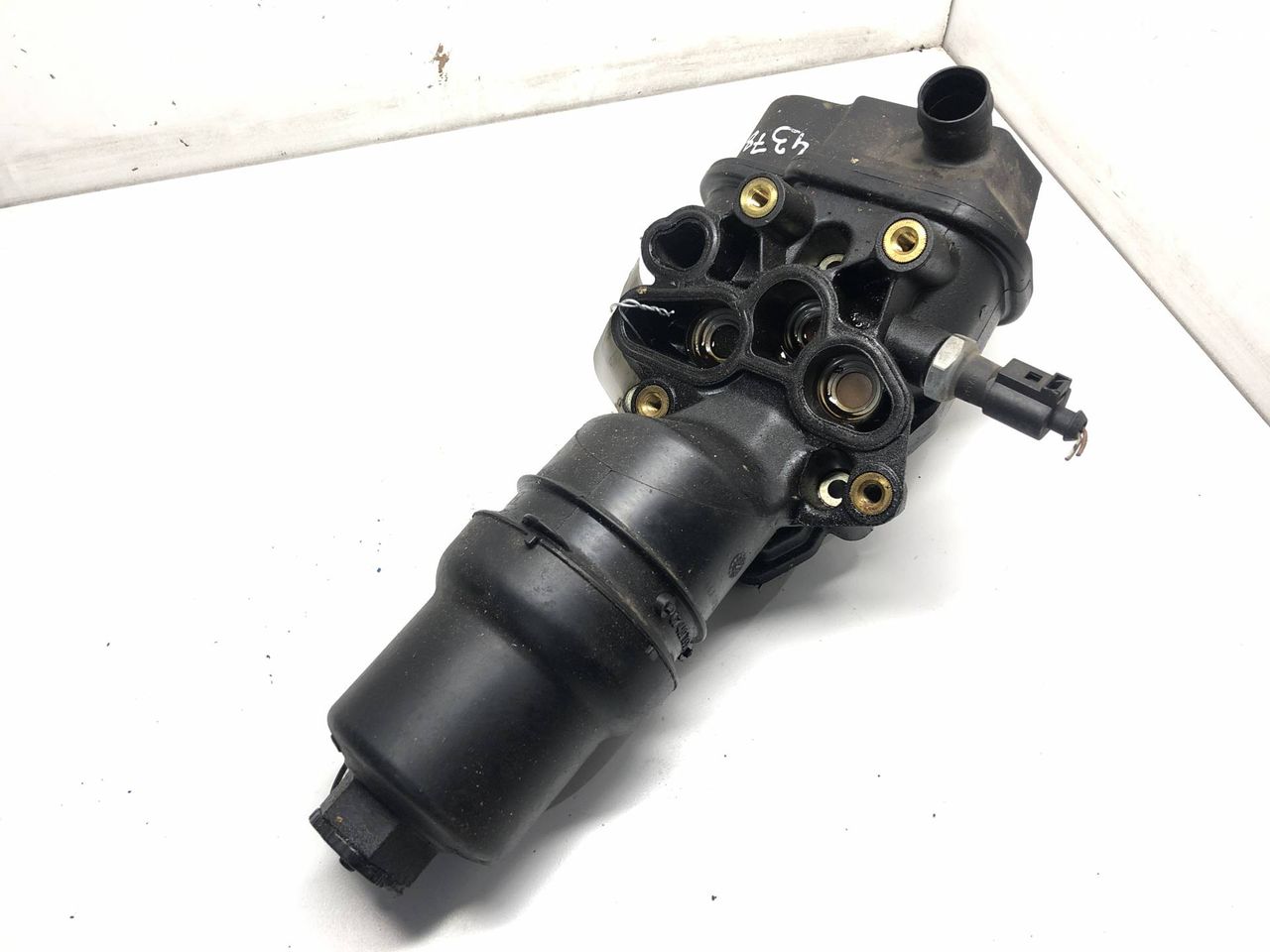 корпус масляного фильтра Audi A4 B7 2008, 2.0 л., бензин, 06F115397F