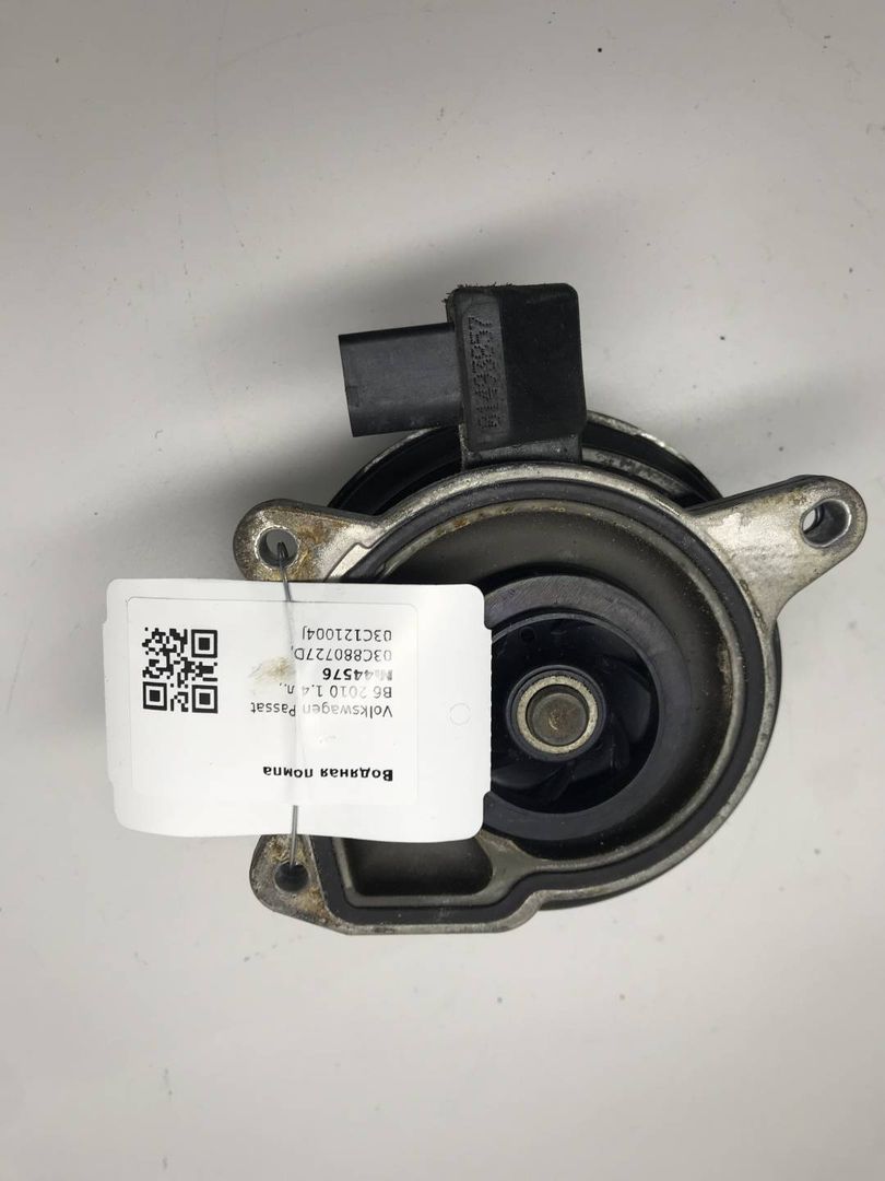 помпа Volkswagen Passat B6 2010, 1.4 л., бензин, 03C880727D, 03C121004J