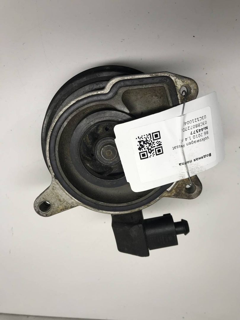 помпа Volkswagen Passat B6 2010, 1.4 л., бензин, 03C880727D, 03C121004J