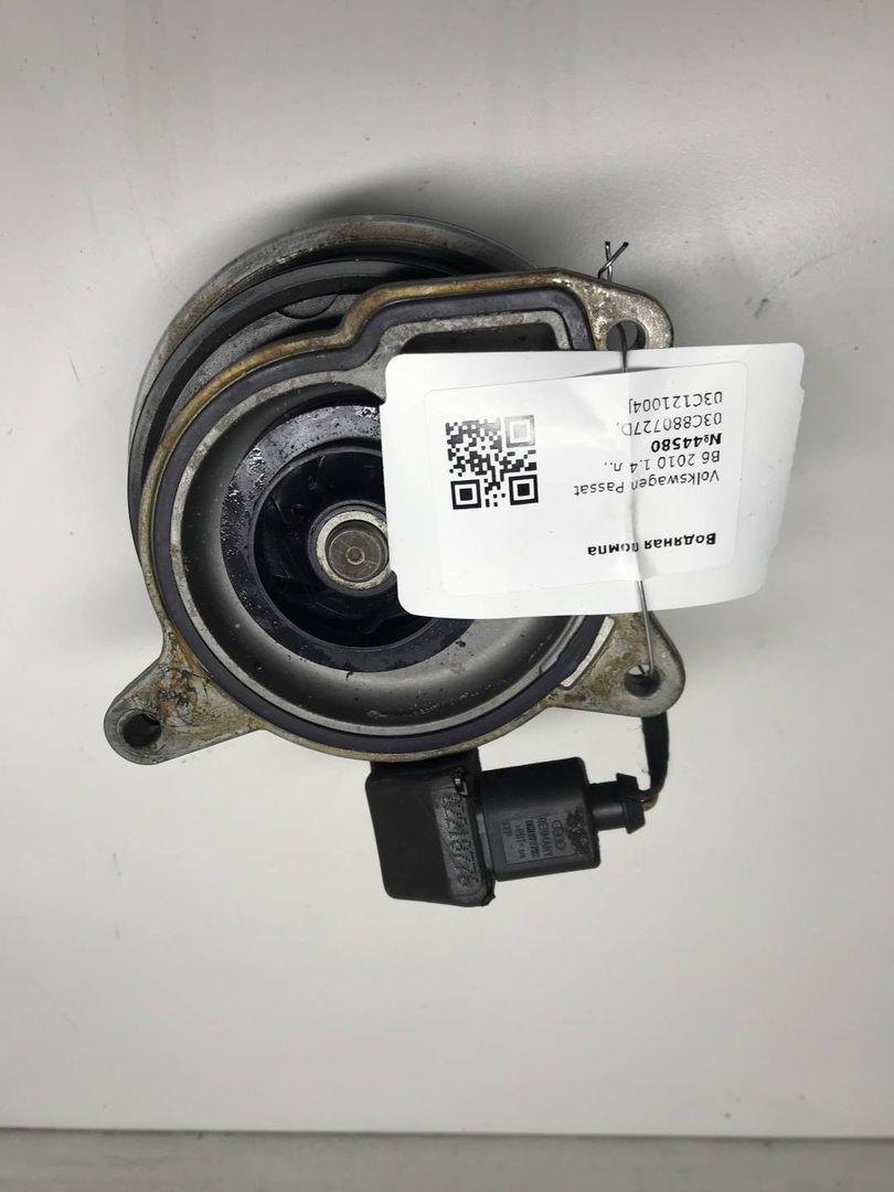 помпа Volkswagen Passat B6 2010, 1.4 л., бензин, 03C880727D, 03C121004J