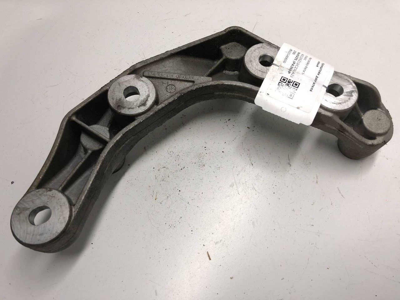 кронштейн двигателя Mercedes-Benz E-Класс W213/S213/C238/A238 2018, 3.0 л., бензин, АКПП, A6420140600
