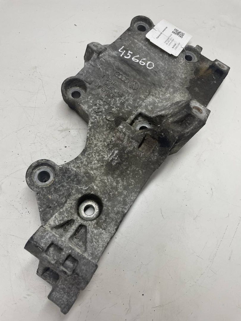 кронштейн генератора Volkswagen Passat B6 2009, 1.9 л., дизель, седан, 038903143AF