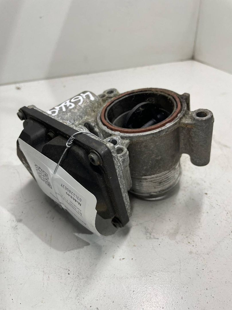 заслонка дроссельная Volkswagen Passat B6 2005, 2.0 л., дизель, 03L128063T