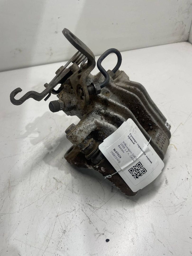 суппорт задний правый Volkswagen Golf 6 поколение 2009, 1.4 л., бензин, 1K0615423J
