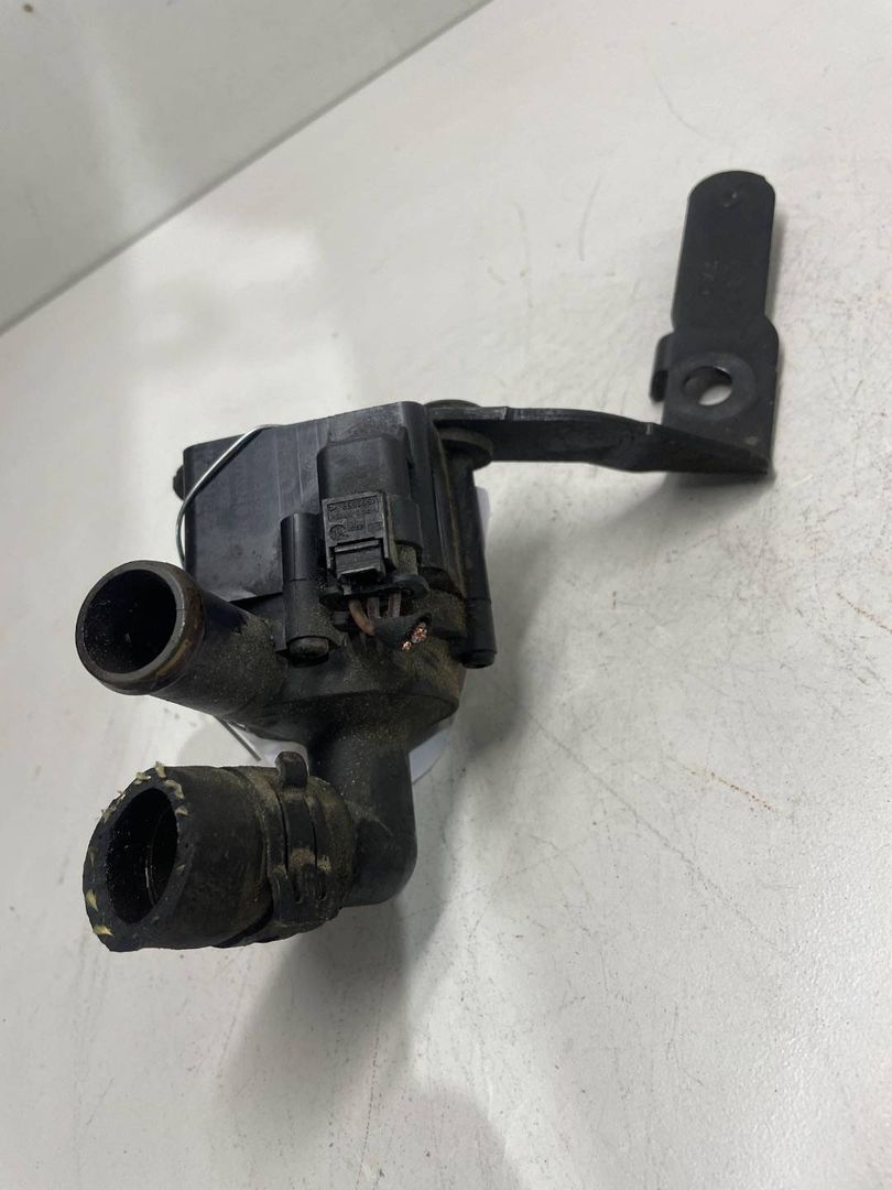 насос антифриза дополнительный Volkswagen Passat B7 2011, 1.4 л., бензин, 5N0965561