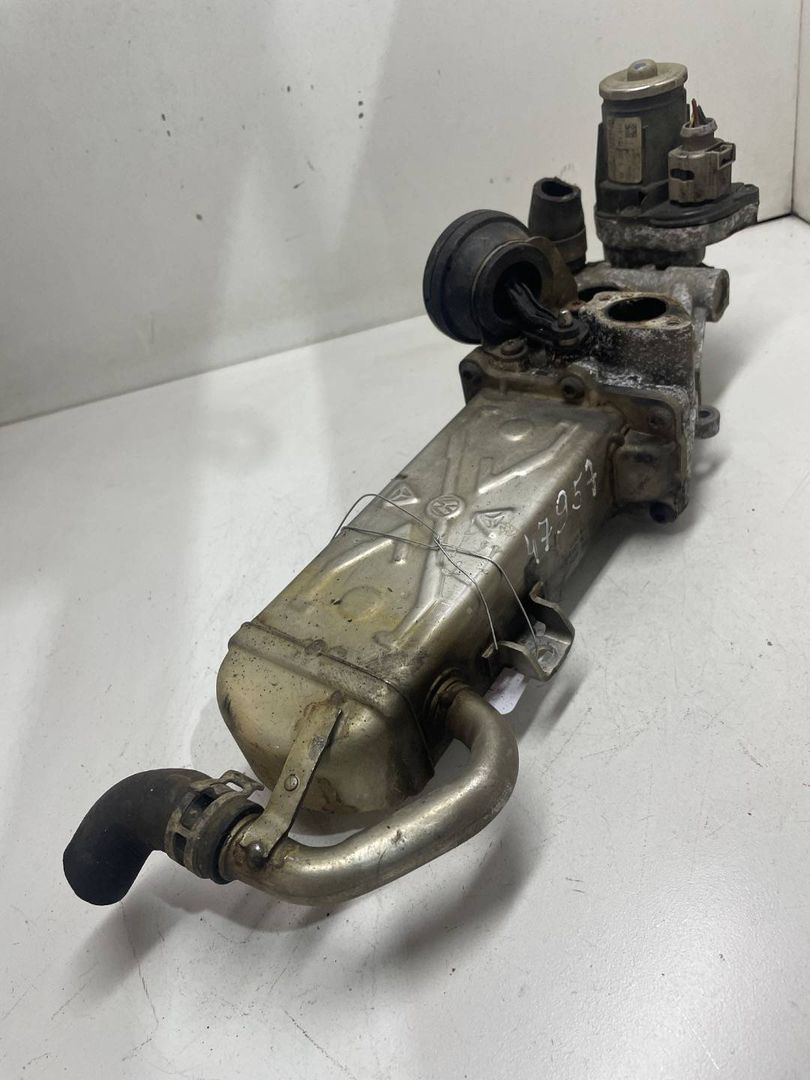 охладитель EGR / Радиатор EGR Volkswagen Passat B7 2014, 2.0 л., дизель, 03L131512BL, 0280751016