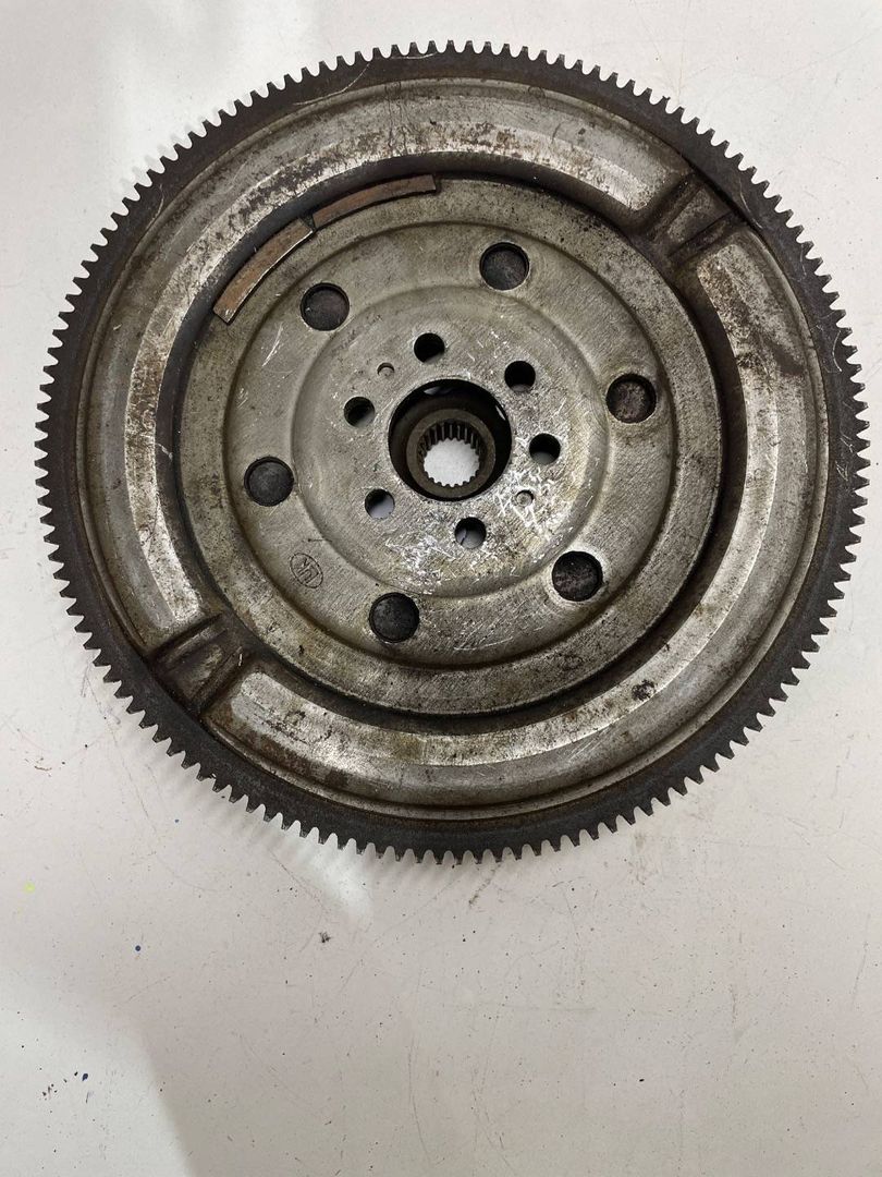 маховик Audi A4 B6 2005, 2.0 л., бензин, 058105317D