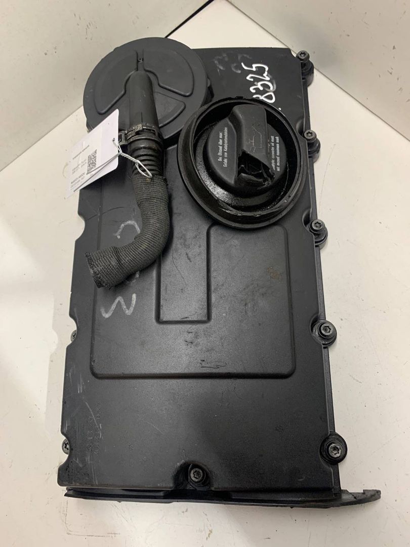 клапанная крышка Volkswagen Touran 1 поколение [рестайлинг] 2006, 2.0 л., дизель, 03G103469N, 03G103475