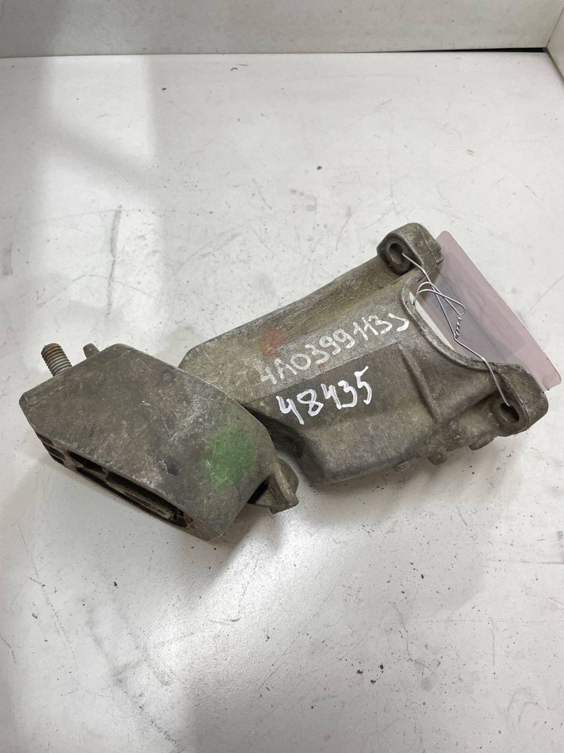 подушка крепления КПП Audi A6 4A/C4 1997, 4A0399113J
