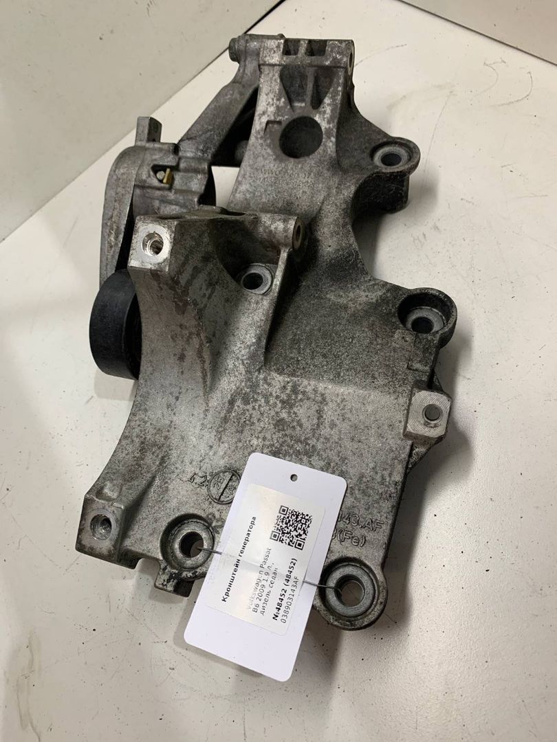 кронштейн генератора Volkswagen Passat B6 2009, 1.9 л., дизель, седан, 038903143AF