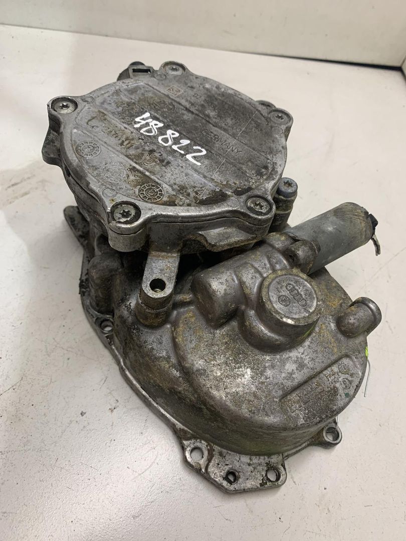 насос вакуумный Audi A3 8P [рестайлинг] 2007, 2.0 л., бензин, 06D145100H, 06F103530P, 06D145100E, 06D145100