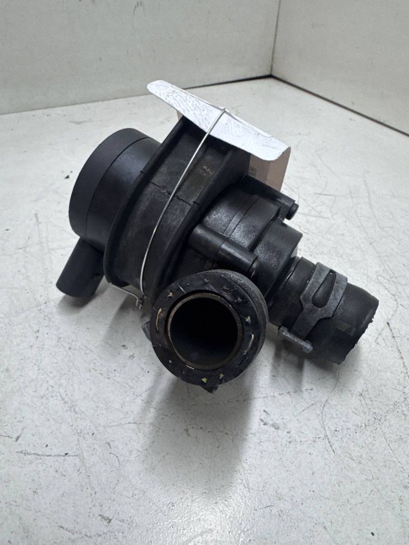 насос антифриза дополнительный Volkswagen Golf 7 поколение 2015, 1.4 л., бензин, 1K0965561L