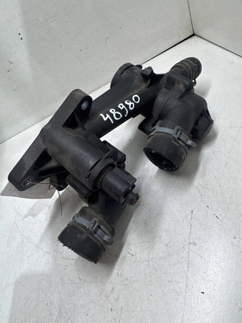 корпус термостата Volkswagen Passat B6 2010, 1.4 л., бензин, 03C121026S, 03C121111P, 03C121111AB