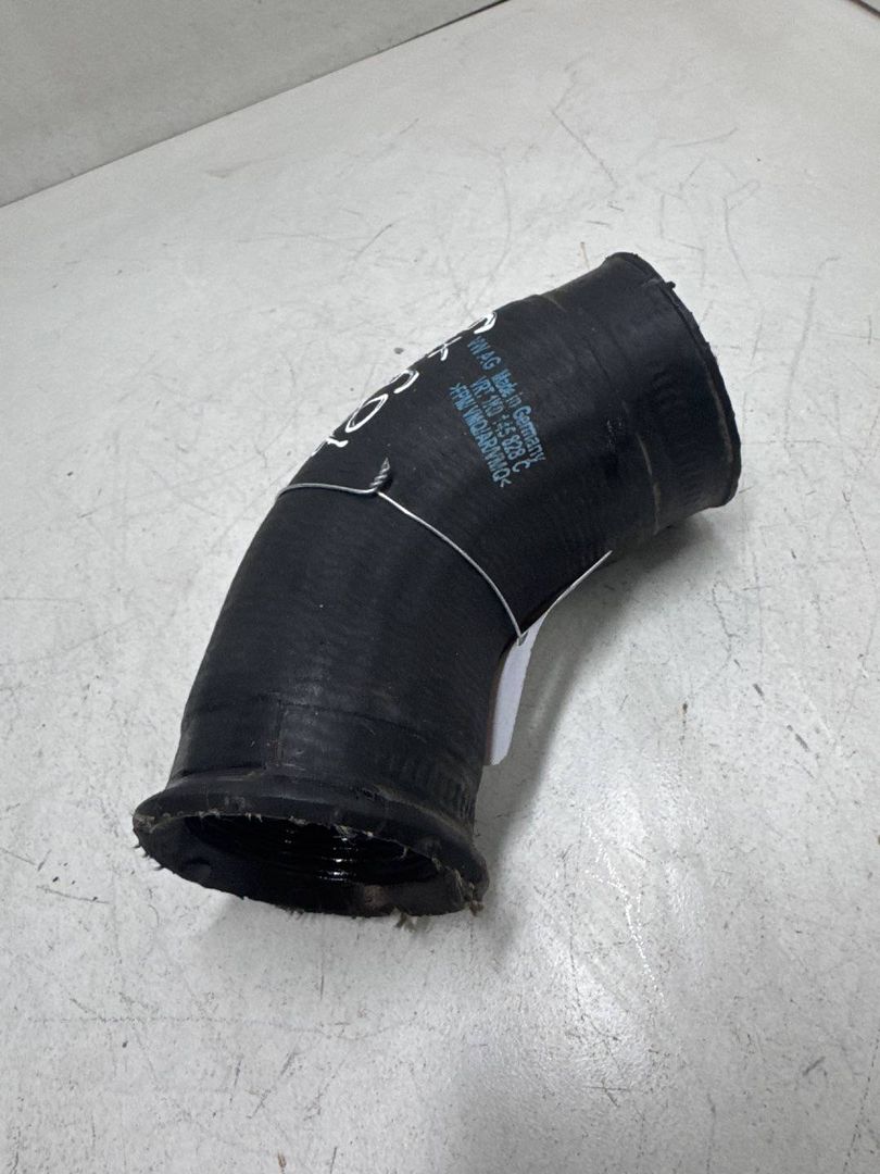 патрубок интеркулера Volkswagen Tiguan 1 поколение 2008, 1.4 л., бензин, 1K0145828C